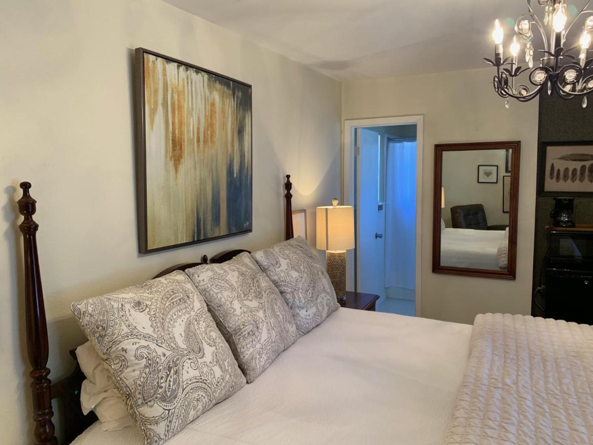 Rainbow Courts Motel 2*