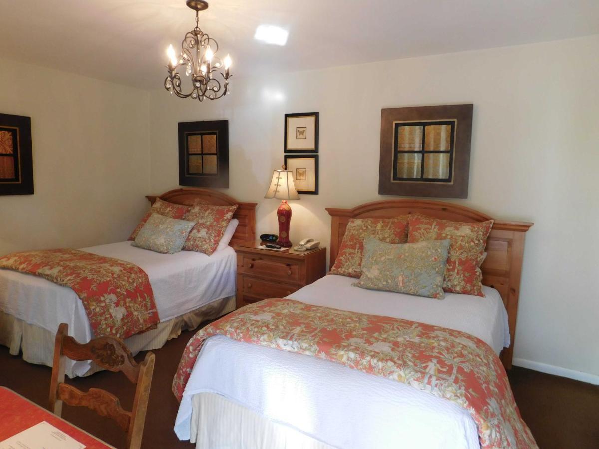 Rainbow Courts Motel 2*
