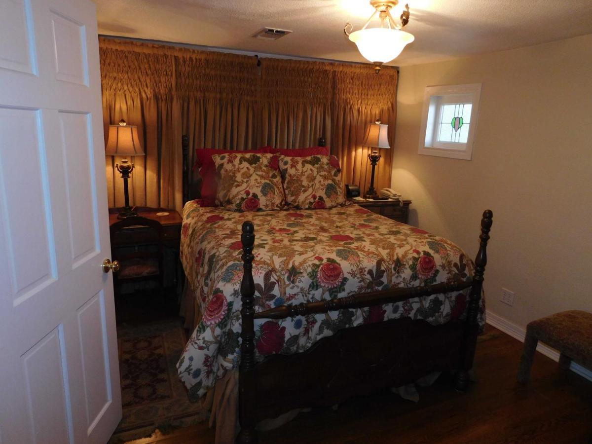 Rainbow Courts Motel 2*